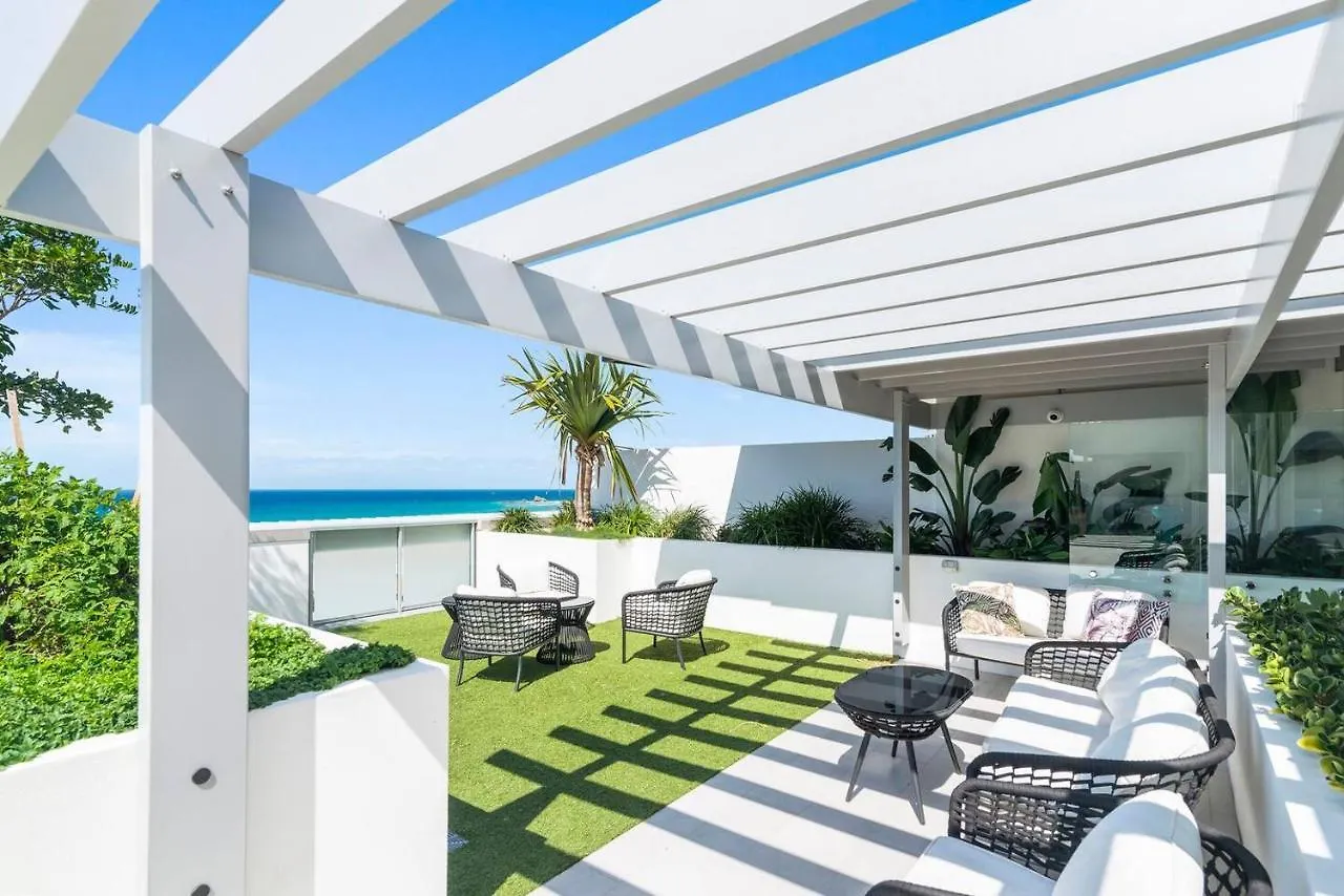 'Tropical Tides' Resort-Style Chic At Palm Beach Gold Coast
