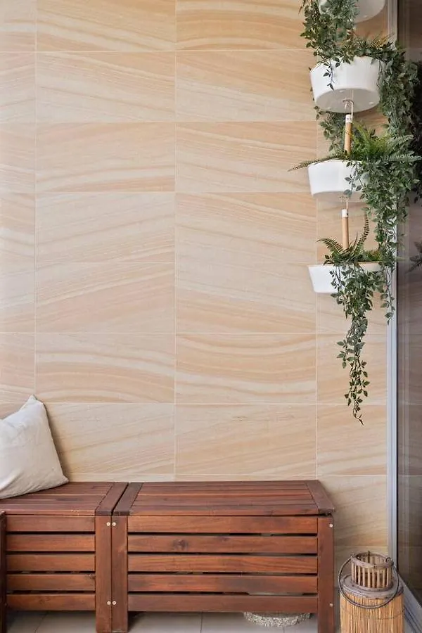 'Tropical Tides' Resort-Style Chic At Palm Beach Gold Coast Apartment