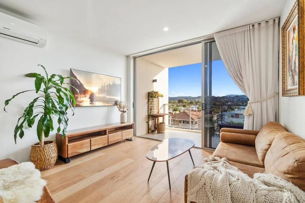 Apartment 'Tropical Tides' Resort-Style Chic At Palm Beach Gold Coast
