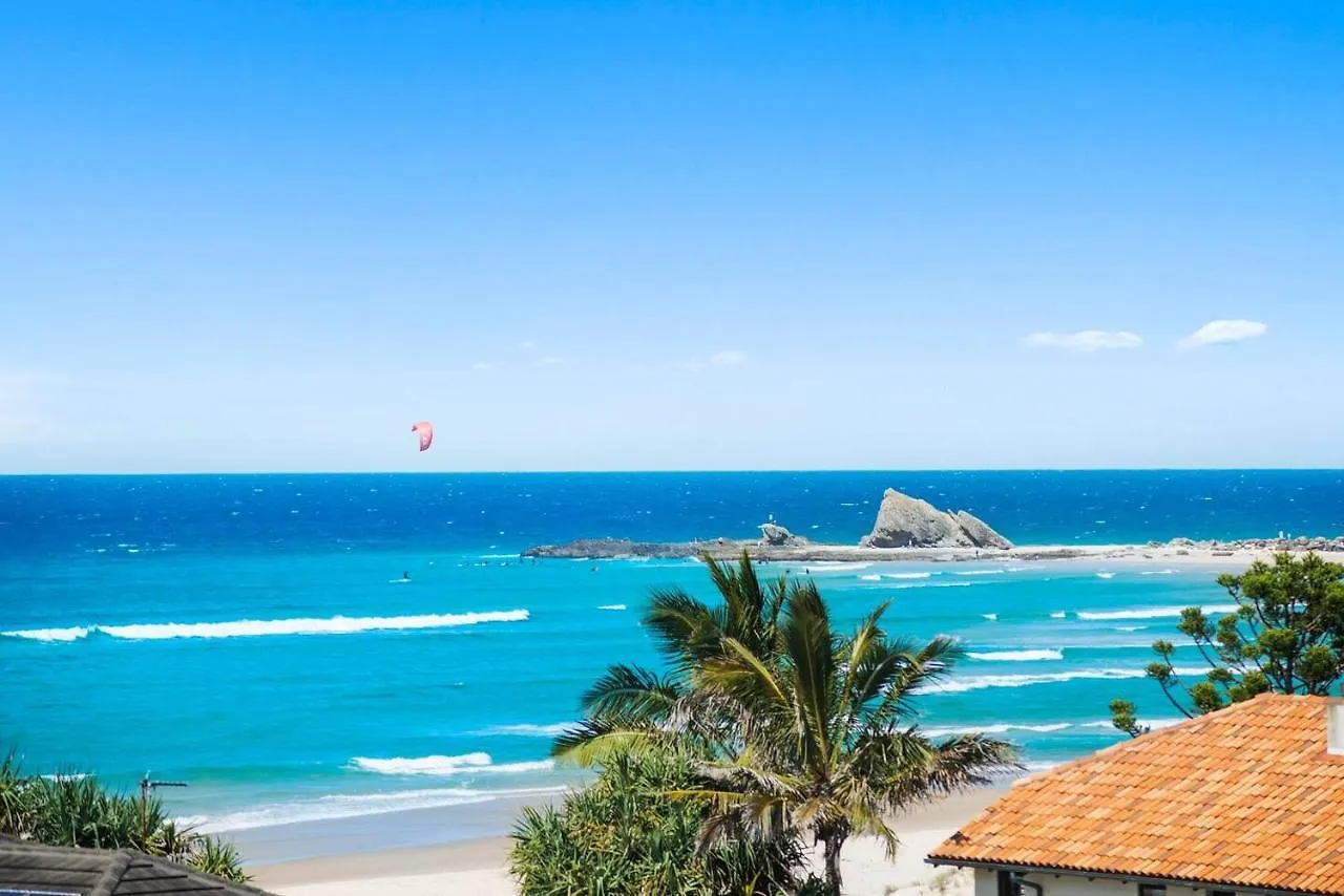 'Tropical Tides' Resort-Style Chic At Palm Beach Guldkusten Australien